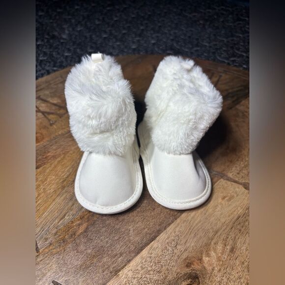 6-12 Build a Bundle Children’s Place White Fur Booties EPC 6-12 Months - Picture 1 of 8